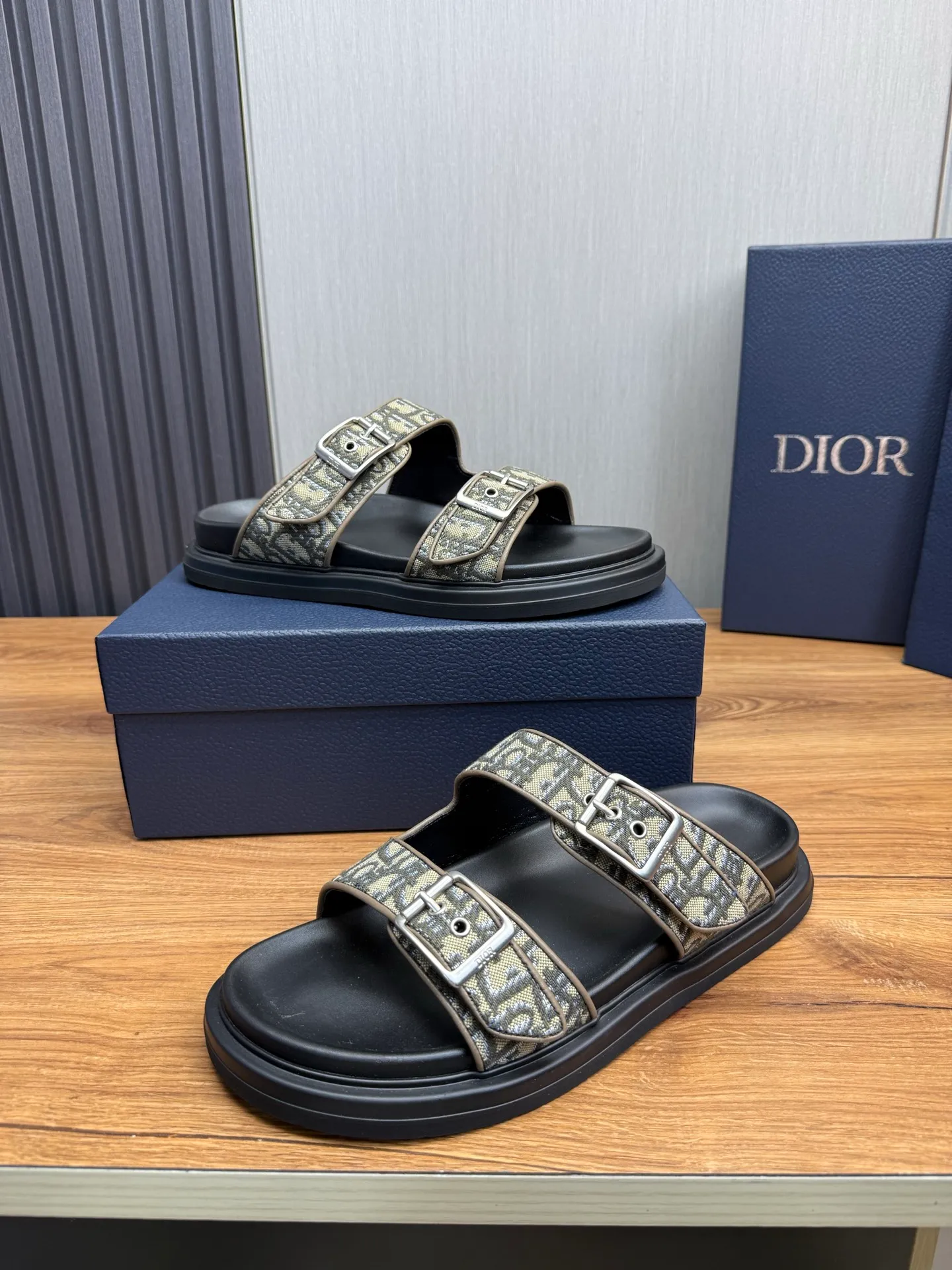 Men's shoes 💰300💰 Dior. Men's slippers 🩴Official website 1:1 production 38-45 yards 45 46 🉑️Customized original material shipped✅